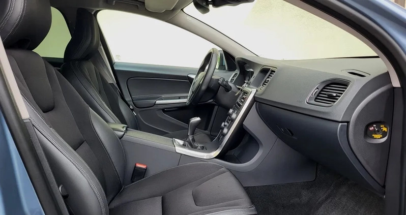 Volvo V60 cena 63500 przebieg: 129000, rok produkcji 2017 z Aleksandrów Łódzki małe 529